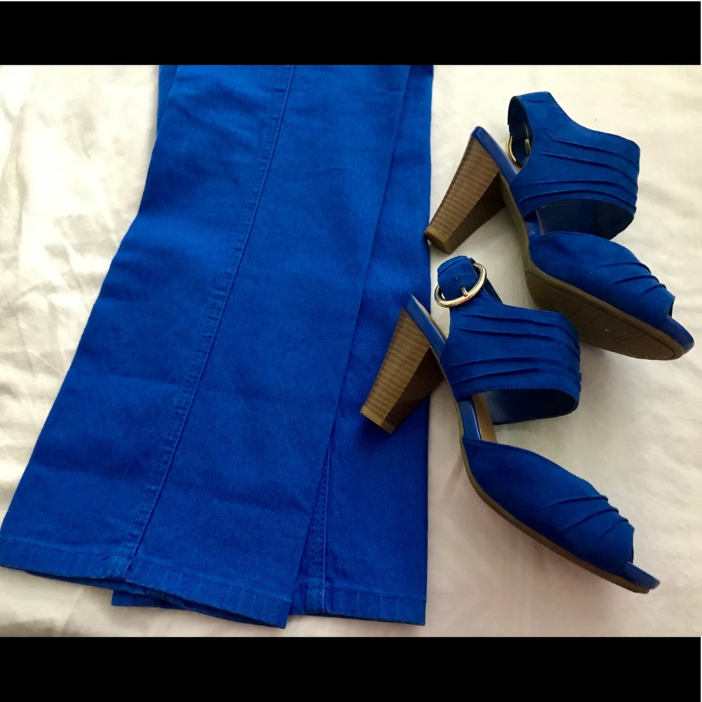 Attention,Cobalt blue sandals. - Picture 4 of 8